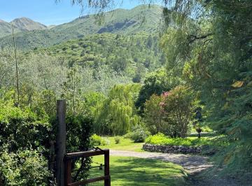 Casa · 390m² · 6 Ambientes · 1 Cochera · Casa en La Cumbre con Vista a Las Sierras