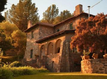 Casa · 1150m² · 23 Ambientes · 14 Cocheras · Posada en Zona Golf de La Cumbre