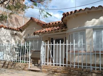 Casa · 227m² · 6 Ambientes · 1 Cochera · Casa en Venta en Villa Nueva