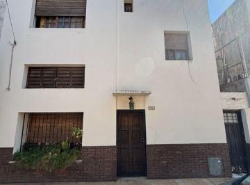 Casa de 4 ambientes, Flores · Sólida Casa de 4 Ambientes en Flores | Gran Potencial y Calidad Constructiva