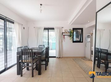 Casa · 135m² · 4 Ambientes · 2 Cocheras · Venta Dúplex con Patio en Housing | Villa Allende
