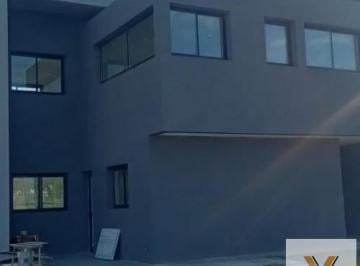 Casa · 220m² · 4 Ambientes · 1 Cochera · Casa en Venta - 3 Dorm. 3 Baños - Escobar