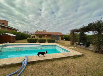 Casa · 310m² · 5 Ambientes · 6 Cocheras · Exclusiva Casa con Pileta en San Isidro, Villa Allende