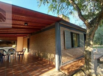 Casa · 105m² · 4 Ambientes · 1 Cochera · Venta Casa Lote con Dos Cocheras en Estancia Vieja Cerca de La Ruta.