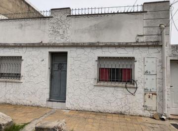 Casa de 6 ambientes, Avellaneda · Propiedad en Venta en Block - Tres Departamentos en Sarandí. Apta Crédito.