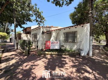 Casa · 121m² · 2 Dormitorios · 1 Cochera · Casa en Venta Rosario, Alberdi.
