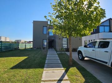 Casa · 145m² · 6 Ambientes · 4 Cocheras · Casa en Venta en Araucarias, Puertos, Escobar