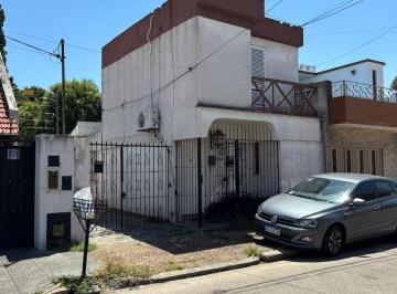 Casa · 70m² · 3 Ambientes · 1 Cochera · PH 3 Ambientes Venta Moron