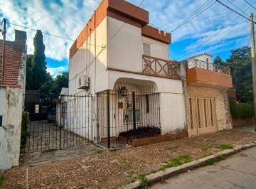 Casa · 70m² · 3 Ambientes · 1 Cochera · PH 3 Ambientes Venta Moron