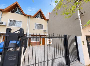 PH · 121m² · 4 Ambientes · 1 Cochera · PH en Vict. - B. Centro