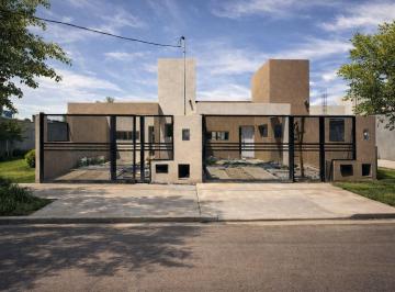 Casa · 198m² · 4 Ambientes · 1 Cochera · Venta Casa Dos Dorm. Barrio Los Platanos Cipolletti