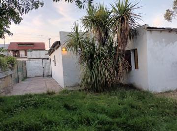 Casa · 90m² · 4 Ambientes · 3 Cocheras · Casa en Venta - 2 Dorm. 1 Baño - Cochera - 300 m² - Mar del Plata