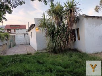Casa · 90m² · 4 Ambientes · 3 Cocheras · Casa en Venta - 2 Dorm. 1 Baño - Cochera - 300 m² - Mar del Plata
