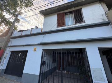 Casa · 173m² · 5 Ambientes · 1 Cochera · Casa en Barrio Cura