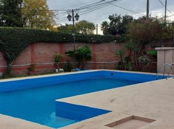 Casa · 75m² · 3 Ambientes · 2 Cocheras · Casa Jardin y Pileta Dos Lotes en Baigorria