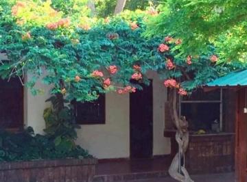 Casa · 150m² · 4 Ambientes · 2 Cocheras · Alquiler Temporario Quincena o Mes en Funes