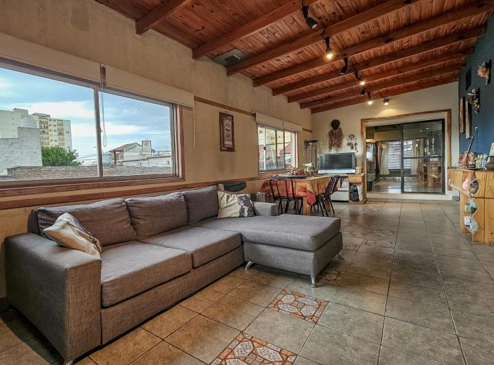 PH · 292m² · 7 Ambientes · 1 Cochera