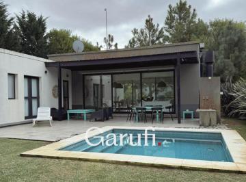 Casa · 190m² · 5 Ambientes · Casa en Venta en Costa Esmeralda, Golf II con Pileta y Gas Natural