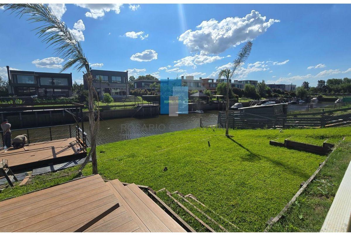 Venta Casa con Amarra a Estrenar en Yacht, Nordelta