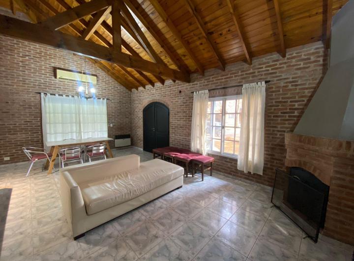 Casa · 103m² · 5 Ambientes · 1 Cochera
