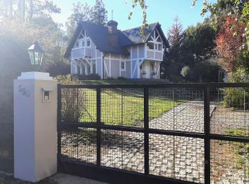 Casa de 6 ambientes, San Carlos de Bariloche · Casa de 6 Ambientes + Casa de Huéspedes Independiente