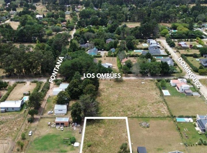 Terreno · 2050m²