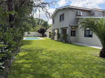 Casa de 7 ambientes, Pilar · Casa en Venta con Pileta, Quincho y Departamento - Lote de 910 m²