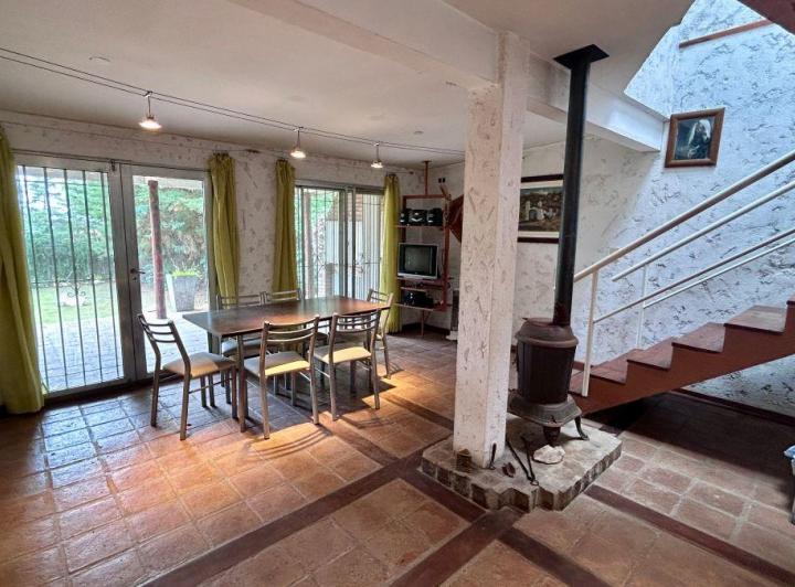 Casa · 146m² · 8 Ambientes · 2 Cocheras
