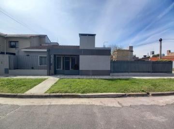 Casa de 4 ambientes, Ituzaingó · Casa 4 Ambientes con Jardin en Castelar