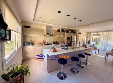 Casa · 225m² · 4 Ambientes · 2 Cocheras · Casa en Venta en Barrio Cerrado Weston, Moreno