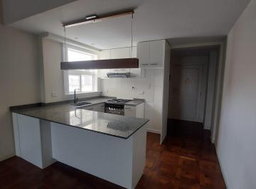 Cocina integrada Depto. Ppal. · Excelente Departamento de 2 Dorm. con Estudio Anexado Refaccionado a Nuevo