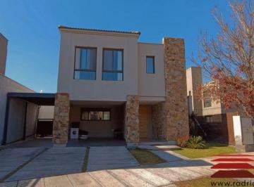 Casa de 5 ambientes, El Challao · Casa en Venta en Barrio Privado La Bastilla Mendoza