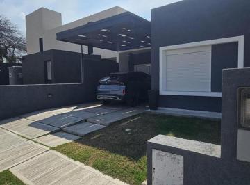 PH · 180m² · 4 Ambientes · 1 Cochera · Duplex en Barrio La Calandria - Planta Baja
