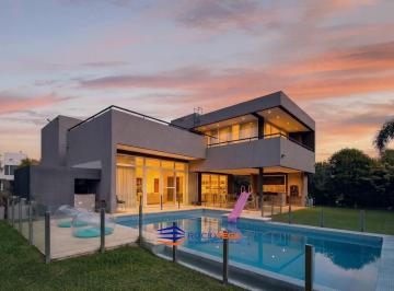 Casa · 450m² · 5 Ambientes · 6 Cocheras · Casa en Country Terravista, General Rodriguez