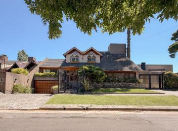 Casa de 6 ambientes, Morón · Casa 6 Ambientes con Pileta en Castelar