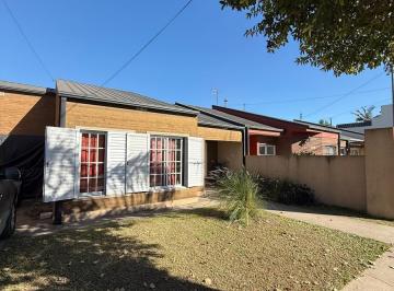 Casa · 103m² · 3 Ambientes · 1 Cochera · Casa en Esperanza - Cullen 261