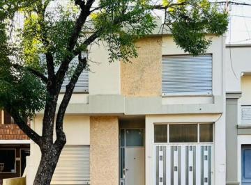 Casa · 187m² · 6 Ambientes · 1 Cochera · Casa en Barrio 9 de Julio