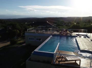 Casa · 700m² · 8 Ambientes · 10 Cocheras · Venta de Complejo de Cabañas con La Mejor Calificación en Todos Los Portales - 8 Cabañas - 10.000 m²