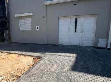 Casa · 100m² · 3 Ambientes · Moderna Propiedad, Totalmente Reciclada a Nueva en Fomento 9 de Julio.
