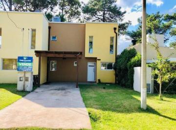 Casa · 85m² · 3 Ambientes · 1 Cochera · Duplex Moderno en La Caleta