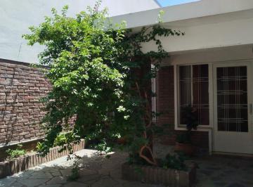 Casa · 167m² · 5 Ambientes · 1 Cochera · Casa en Guadalupe