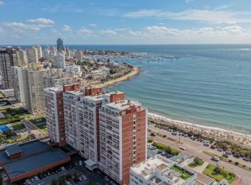 Departamento · 51m² · 2 Ambientes · 1 Cochera · Venta Apartamento un Dormitorio Mansa Punta del Este - Exclusiva