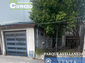 Casa · 243m² · 4 Ambientes · 1 Cochera · Venta de Casa 4 Ambientes con Garage en Parque Avellaneda, Caba