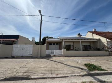Casa de 4 ambientes, Claromecó · Propiedad en Balneario Claromeco – Calle 24 E 7 y 9