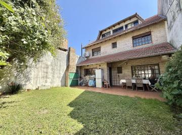 Casa · 222m² · 4 Ambientes · 1 Cochera · Casa en Venta de 4 Ambientes en Martínez con Cochera Jardín y Parrilla
