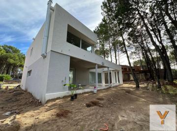 Casa · 286m² · 5 Ambientes · Casa en Venta - 4 Dorm. 3 Baños - Pinamar