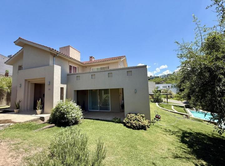 Casa · 420m² · 4 Ambientes