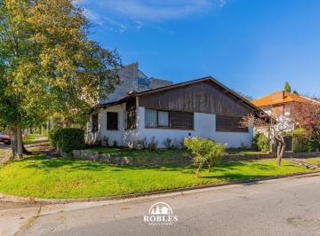 Casa · 134m² · 3 Ambientes · Chalet Para Reciclar en El Entorno de Chauvin