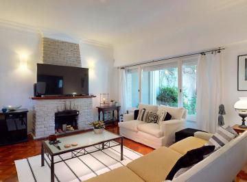 Casa · 259m² · 5 Ambientes · 1 Cochera · Chalet de 4 Amb con Dependencia de Servicio