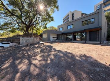 Casa · 320m² · 5 Ambientes · Casa en La Cuesta Zona Plana 3 Dorm.